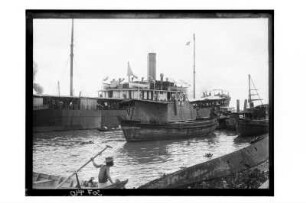 Dampfschiff im Hafen : Thailand. Ankunft eines Dampfschiffes mit chinesischen Kulis im Hafen, 1908/1913 (vgl. df_hauptkatalog_0507352)