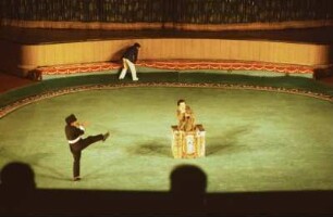 Aufführung im Zirkus der Volksarmee