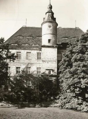 Herrenhaus Graupzig : Graupzig. Herrenhaus des Rittergutes. Blick vom Gutshof über den Schlossteich