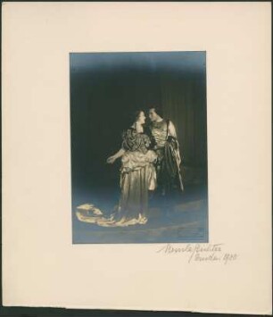 Grethe Volckmar als Hippolyta und Heinz Woester als Theseus in "Ein Sommernachtstraum" von William Shakespeare. Dresden: Schauspielhaus, 12.06.1930