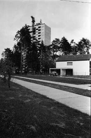 Richtfest für das dritte Hochhaus in der Waldstadt in der Kolberger Straße.