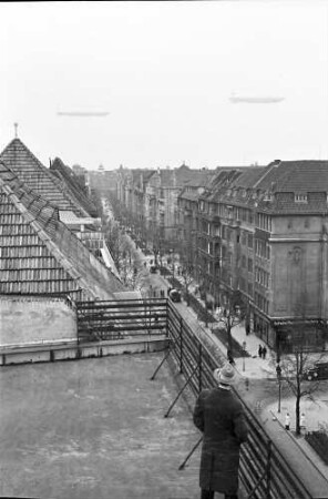Berlin: Graf Zeppelin; LZ 129 und 127 über Westen