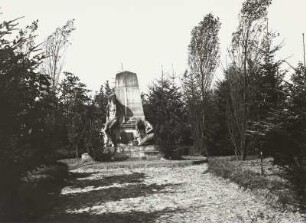 Denkmal für gefallene Franzosen des I. Weltkrieges : Denkmal für gefallene Franzosen des I. Weltkrieges. Sandstein (ab 1914)