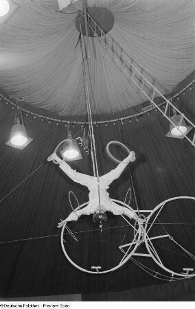 Schausteller des Zirkus Benneweis
