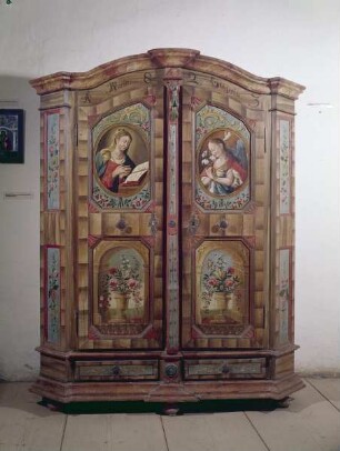 Bemalter Bauernschrank