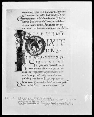 Evangelien für die Festtage — Initiale I (n illo tempore) mit kletternden Knaben, Folio 11recto