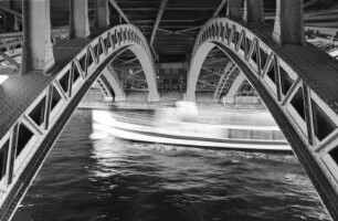 Berlin-Mitte : Berlin-Mitte, S-Bahn-Brücke Schiffbauerdamm, pf1995