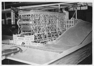 Modell des Schiffshebewerks Niederfinow