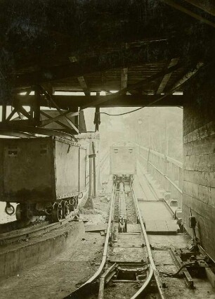 Oelsnitz/Erzgebirge. Gewerkschaft Deutschland. Die Kettenbahn von der Wipperbühnenhalle