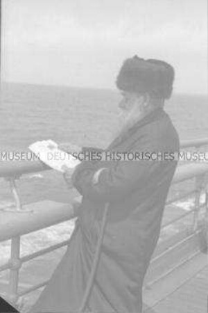 Rabbiner an Deck des Hochseepassagierdampfers "Bremen"