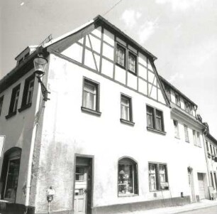 Oederan, Enge Gasse 1/Ecke Kleine Kirchgasse, Wohnhaus mit Laden (A. 18. Jh.). Straßenansicht