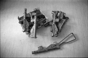 Herstellung funktionstüchtiger Maschinenpistolen aus dem Schrott ehemaliger Maschinenpistolen der kanadischen Armee