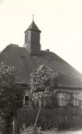 Schule in Mühlrose : Miłoraska šula