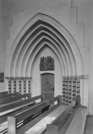Greifswald. St.-Marien-Kirche. Portal in der Annenkapelle