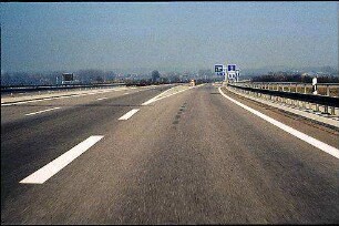 Einfahrt in Nebenfahrbahn Süd (Schaffhausen Richtung AK Hegau) von Hauptfahrbahn Süd (Schaffhausen Richtung AK Hegau)