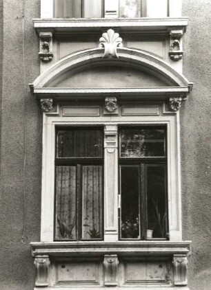 Dresden-Neustadt, Radeberger Straße 46. Wohnhaus mit Laden (um 1890). Fenster