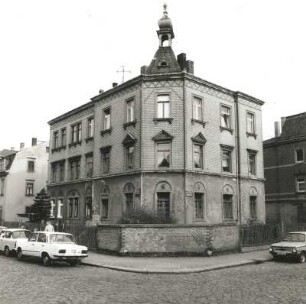 Dresden-Kaditz, Wächterstraße 48/Ecke Leuckartstraße. Wohnhaus mit Einfriedung (1904). Eckansicht von Nordwesten