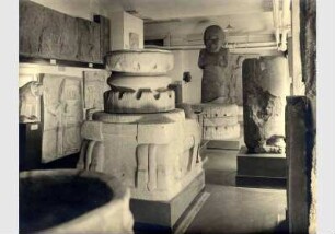 Magazinraum des Vorderasiatischen Museums im Kaiser-Friedrich-Museum, Ausstellungsstücke des Sendschirli-Saals