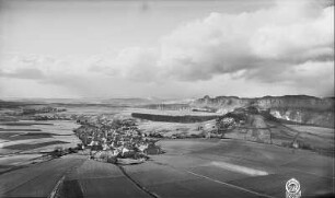 Schöna. Blick vom Zirkelstein gegen Kaiserkrone (im Vordergrund rechts), Elbcañon und Schrammsteine