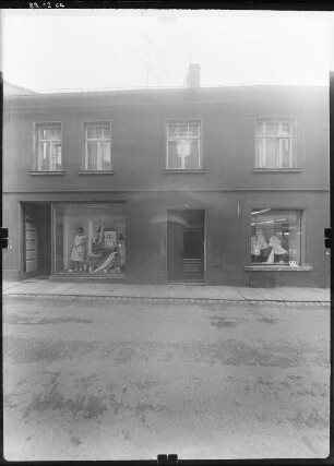Großenhain, Siegelgasse 2. Wohnhaus mit Laden (A. 19. Jh.). Straßenfront (Teilansicht)