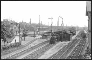 Radebeul. Bahnhof mit Lokomotive