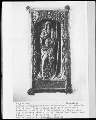 Deckplatte des ehemaligen Hochgrabes der Klosterstifterin Judith von Pihartingen