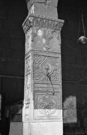 Pfeiler mit Stuckornament — Pfeilerdekoration