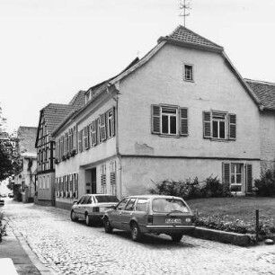 Walluf, Rheinstraße 2