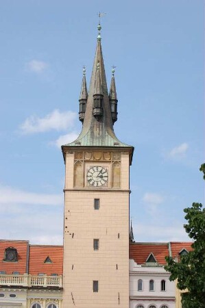 Der spätgotische Wasserturm, südlich der Karlsbrücke am Smetana-Kai