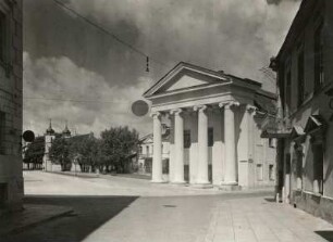 Vilnius. Klassizistisches Gebäude am Napoleonplatz. Ansicht von Ost