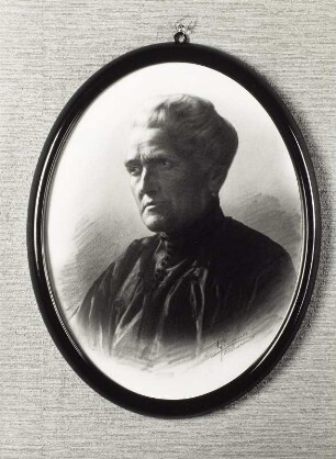 Porträt Emma Bauch : Porträt Emma Bauch (aus der Familie des Metallwarenfabrikanten Carl Bauch). Roßwein <8kreis Döbeln)
