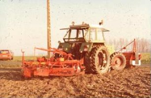 Fotografie: Erntetechnik, Zuckerrübe, Zuckerrübenroder, Frontköpfer, Zweiphasiges Ernteverfahren, Zwillingsreifen