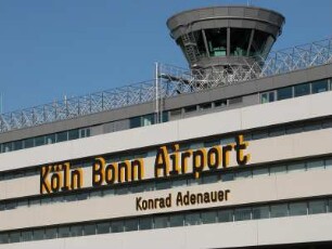 Flughafen Köln-Bonn Konrad Adenauer, Terminal und dahinter Tower