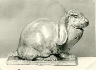 Französisches Kaninchen, sitzend : Französisches Kaninchen, sitzend. Wahrscheinlich Gipsmodell, getönt, für Bronzeguss; Höhe ca. 23 cm (um 1910; C. Brose)