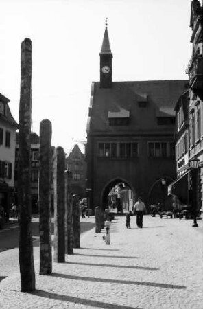Lahr: Bildhauersymposium; Stangen am alten Rathaus