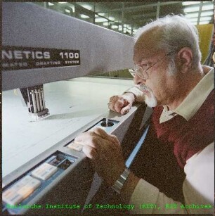 Computerunterstützte Zeichenmaschine in der Hauptabteilung Datenverarbeitung und Instrumentierung (HDI)