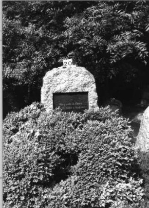 Grabstein 20 (Index: 100085354) Maße HxBxT: 170x85x40 cm Beschreibung: Stele, Korbbogenabschluß, Schriftplatte, rechteckig: Grabstein 20