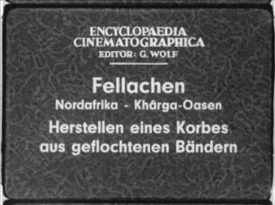 Fellachen (Nordafrika, Khârga-Oasen) - Herstellen eines Korbes aus geflochtenen Bändern