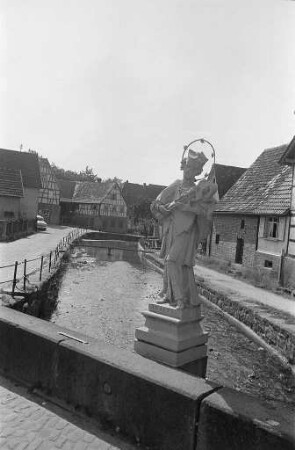 Statue des Heiligen Nepomuk auf der Brücke in Malsch.