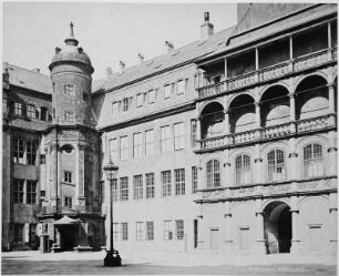 Dresden. Schlosshof : Dresden, Residenzschloss, nordwestlicher Treppenturm und Altan im großen Schlosshof