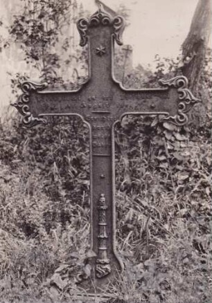 Friedhof. Grabkreuz, Gußeisen. 1871