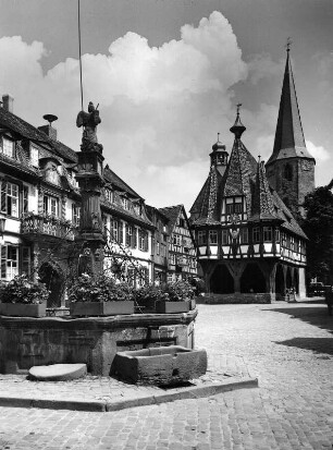 Michelstadt. Marktplatz mit Brunnen