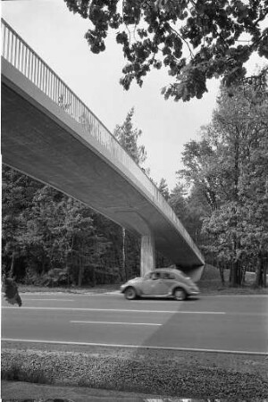 Inbetriebnahme einer neuen Fußgängerbrücke über den Adenauerring bei der Linkenheimer Landstraße