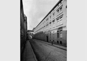 Blick von der Ober-Wall-Straße auf das Kronprinzen-Palais
