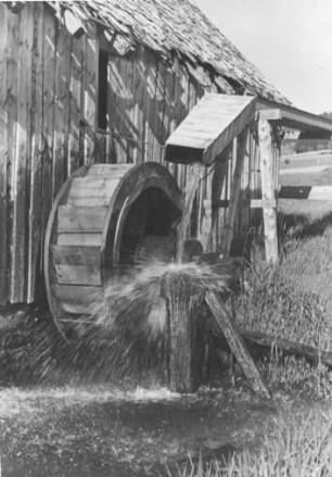 Schwarzwald. Baden Württemberg. Oberschlächtiges Wassermühlrad im Schwarzwald