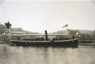 Dampfboot am Deutschen Eck