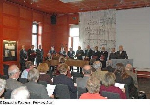 Redner Dr. Thomas Bürger und die "Professores cantantes" (vor Darbietung von Freimaurerliedern, u. a. von ; W. A. Mozarts "Brüder reicht die Hand zum Bunde")