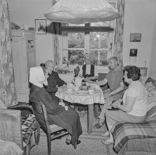 Bei den Eltern : Kurt Heine (1906-1986) und seine Ehefrau zu Besuch bei den Eltern