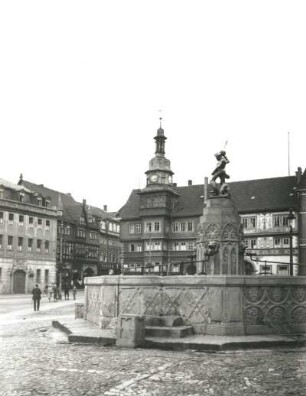 Georgsbrunnen : Georgsbrunnen, Stein (1549; H. L. Waldburger). Eisenach, Markt