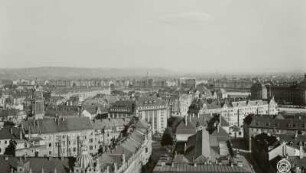 Dresden-Neustadt. Blick vom Turm der Dreikönigskirche nach Südosten über die Markthalle zum Staatsarchiv